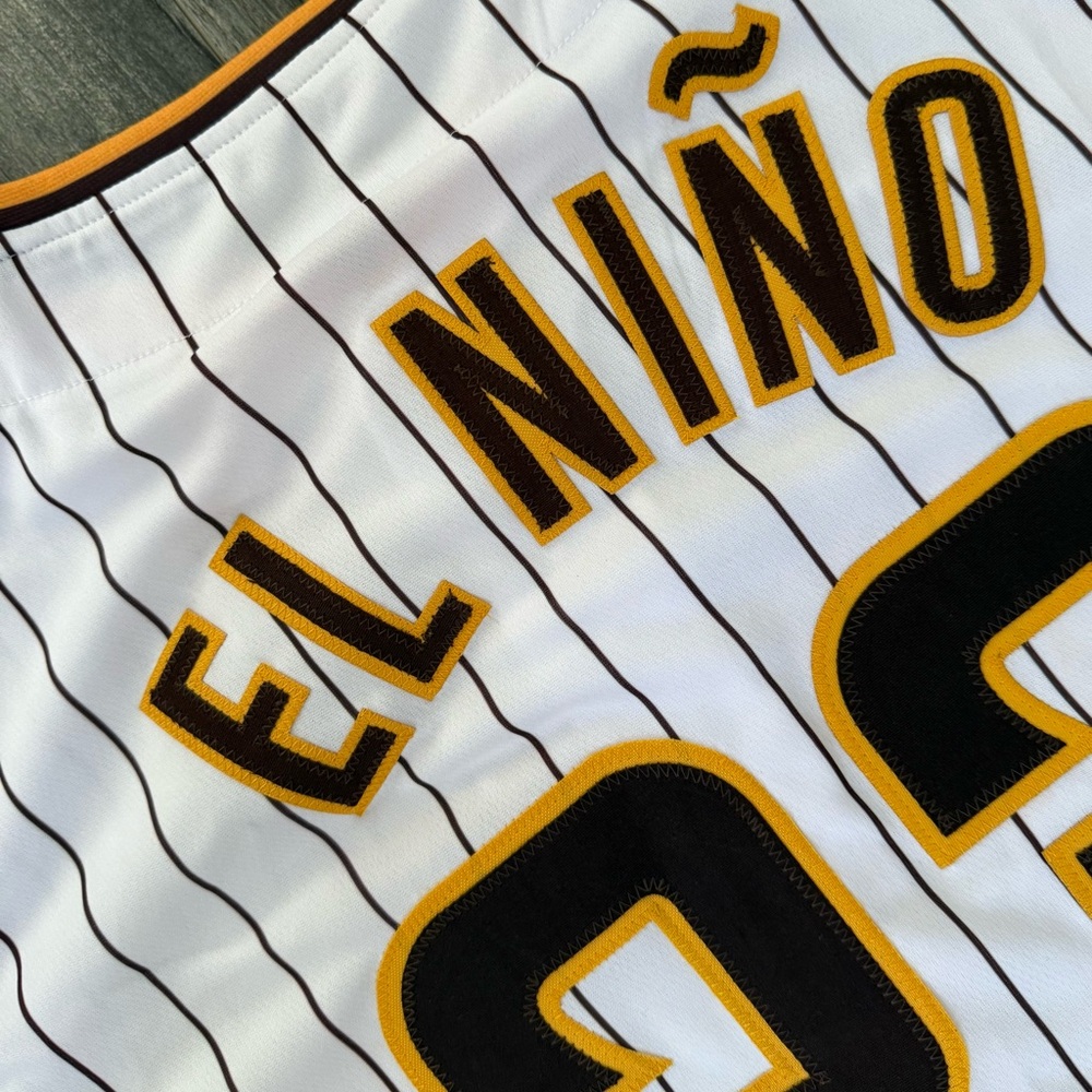 Fernando Tatis Jr. of San Diego Padres Baseball Jersey - signed & authenticated - Picture 10 of 11